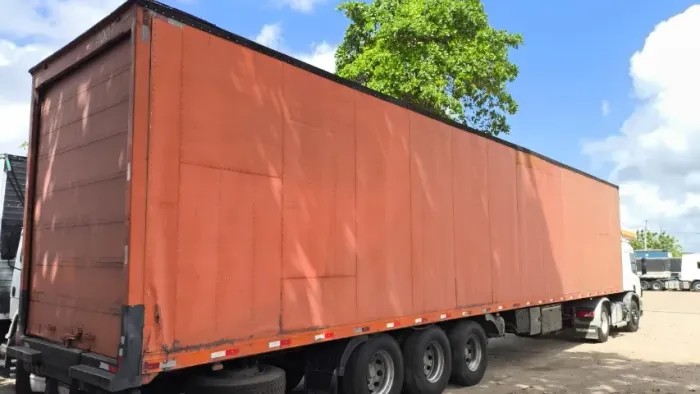 Carga Semi-Reboque Laranja SR/FACCHINI SRF CF (placa vermelha)