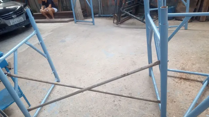 Andaimes  1x1 tubo parede  grossa  semi novo  valor  130  contato * 