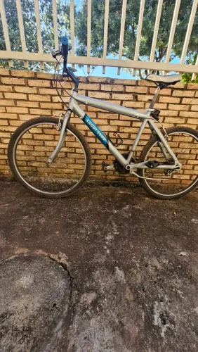 Bicicleta aro 26 sem uso