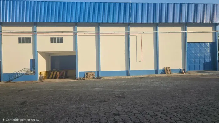 Galpão 1200m2 com doca