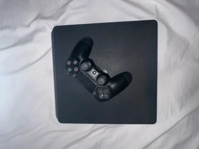 PS4 SLIM 500GB + 1 CONTROLE (ÚNICO DONO)