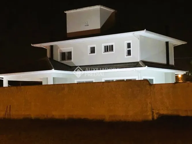 ? Casa moderna, completa e pensada para viver bem ?