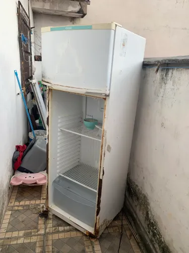 Geladeira consul precisando de carcaça nova