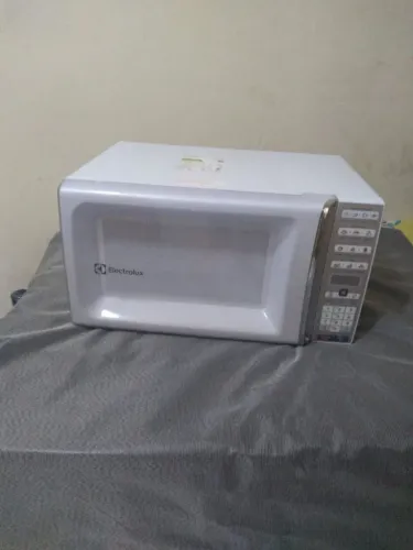 Microondas Electrolux Branco Pouco usado, conservado e Funcionando Perfeitamente