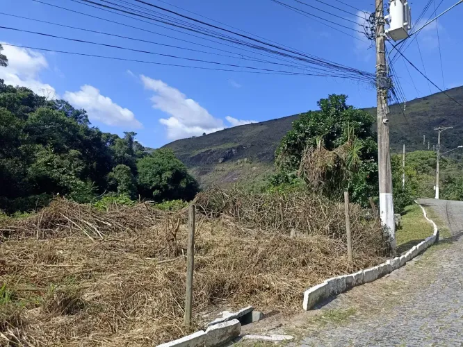 Terreno em condomínio para venda tem 1465 metros quadrados em Retiro - Petrópolis - RJ
