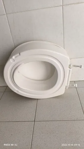 Uma tampa de prevada almofada eleva medindo 13,5 cm branco.dor..