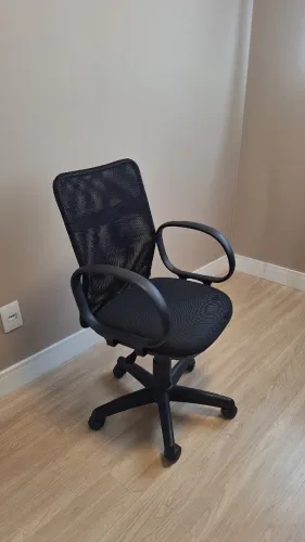 Cadeira Executiva Giratória Preto Goldchair - Ótimo Estado