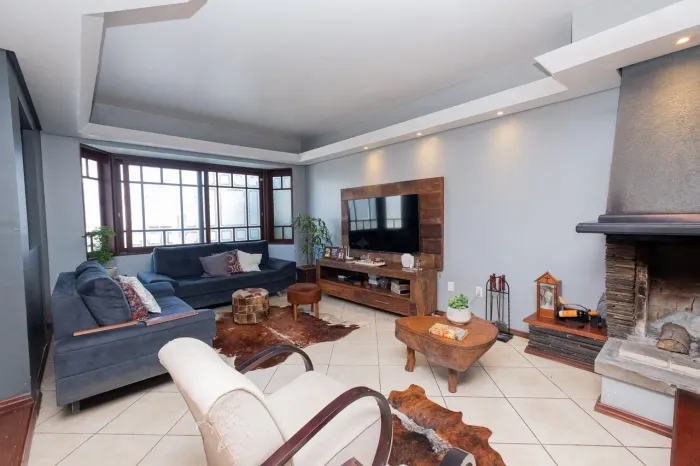 Casa à venda no Laranjal, Pelotas: 423 m², 3 quartos (sendo 1 suíte com closet e hidro), l