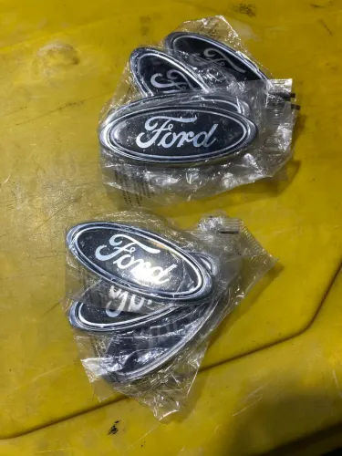 Emblema preto ford 