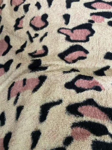 Sou diarista e estou a procura de diárias e de babá de meio período pela parte da manhã .