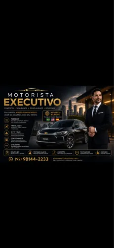 Motorista executivo com carro executivo