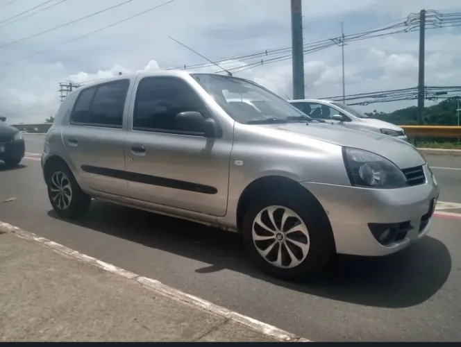 Renault Clio Hi-flex 1.0 16V 5P 2011