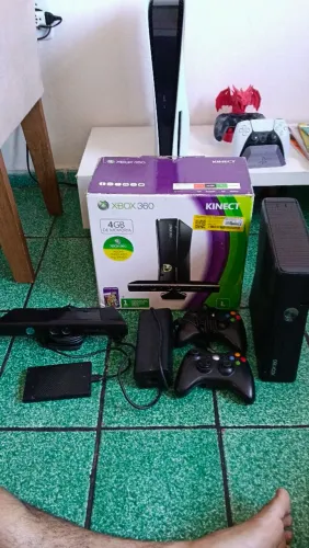 XBOX 360 SLIM RGH + 150 JOGOS + 2 CONTROLES + KINECT + HD 1TB