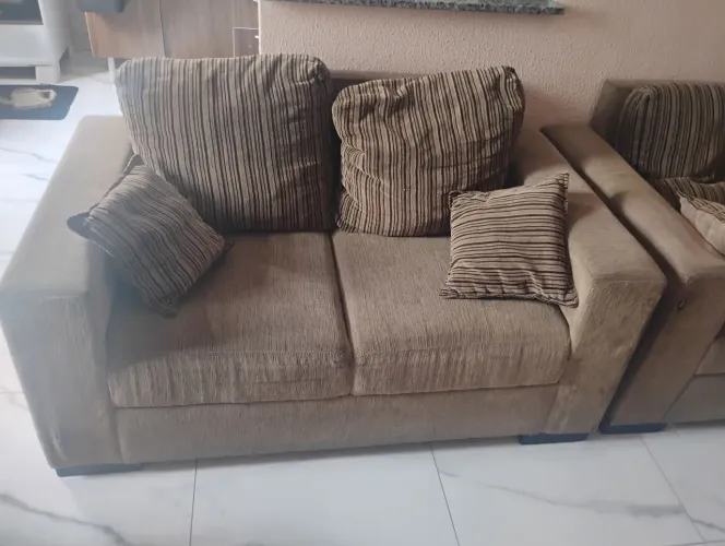 sofá 2 e 3 lugares usando 