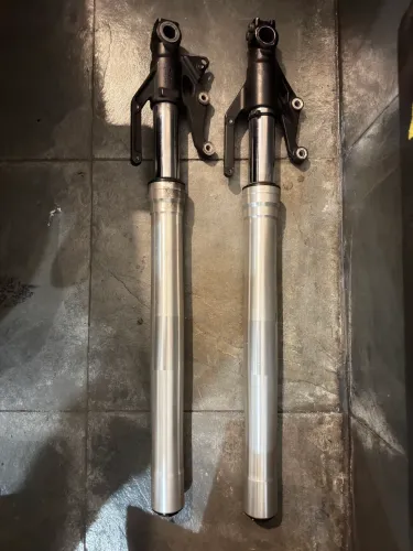 PAR BENGALA SUSPENSÃO DIANTEIRA STREET TRIPLE 765