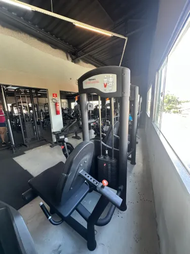 VENDO CADEIRA EXTENSORA MUITO NOVA