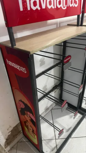 Expositor para havaianas