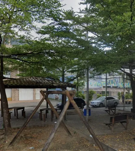 Quarto e sala frente de rua primeiro andar