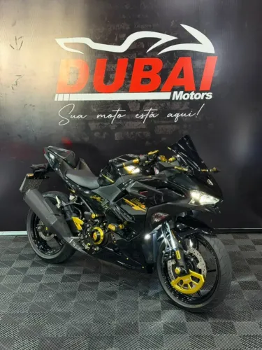 KAWAZAKI NINJA 500 2025