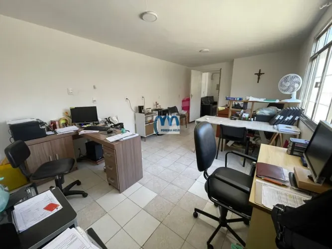 Terreno com escritório e casa nos fundos à venda, 487m²