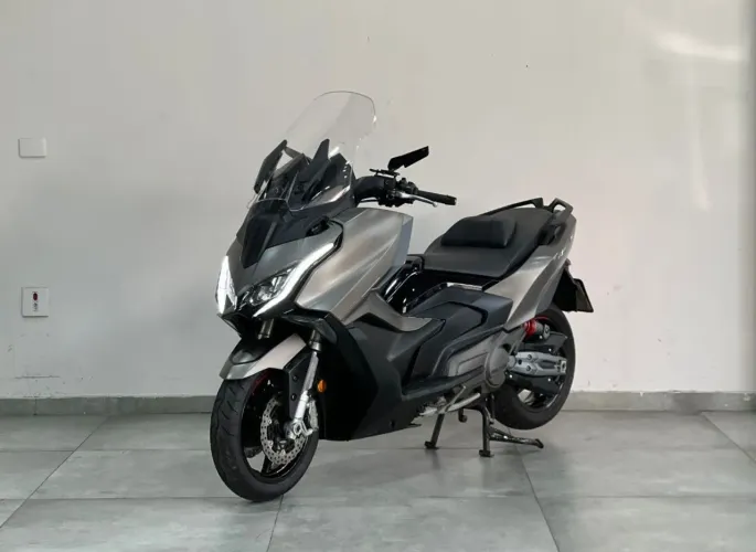 Moto scooter Kymco AK 550i