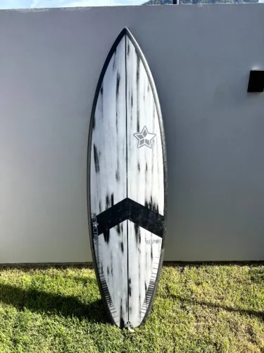 PRANCHA REACTION WEAPON 6'2 + QUILHAS SOUL FINS + 2 LEASHES
