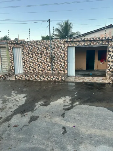 Casa à venda no bairro Aeroporto em Eunápolis com 2 quartos, garagem e kitnet