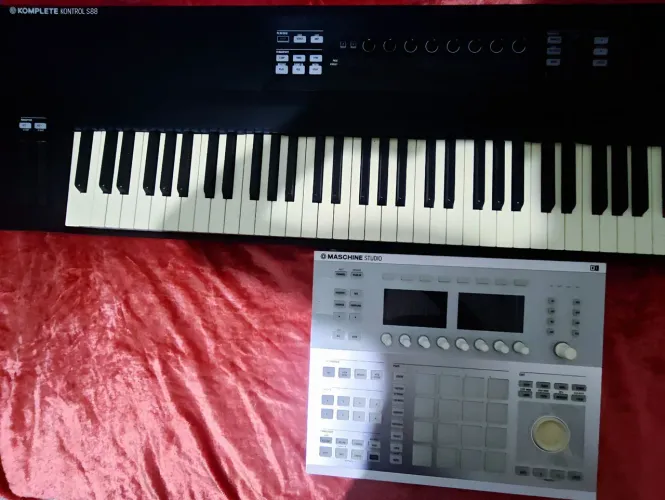 Controladora 88 Teclas Native Komplete Kontrol S88 + Maschine Studio !! Genelec Nord Stage