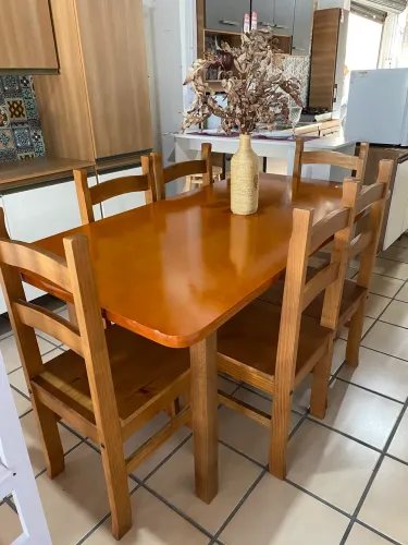 Mesa de jantar com 6 cadeiras