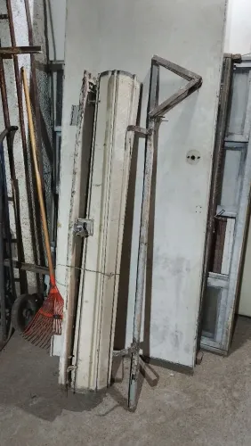 Janela comercial de rolo 143x130cm c/ pega ladrão