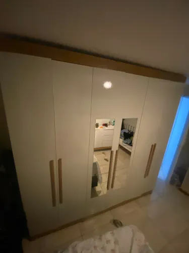 Guarda roupas semi novo
