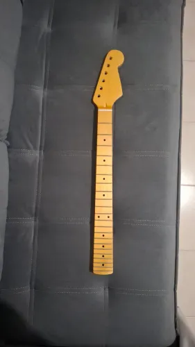 Braço de guitarra padrão Fender escala clara