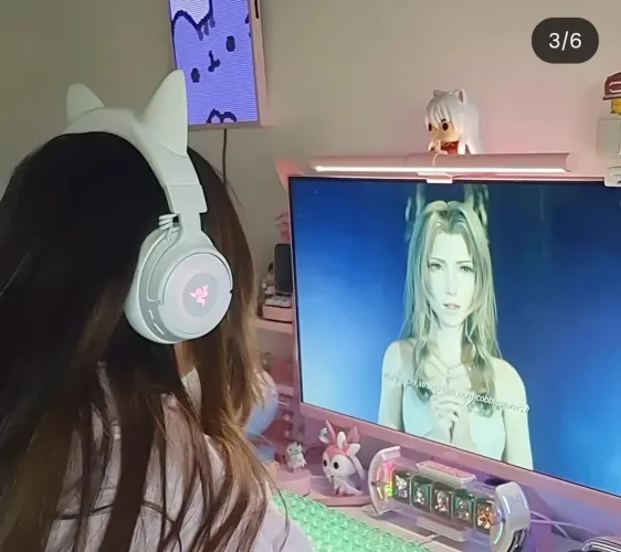 Combo: Headset Razer Kraken Kitty V3 Pro & Microfone Razer Seiren V3 Chroma
