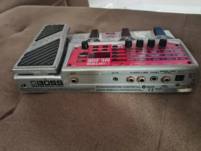 Pedaleira para contrabaixo BOSS ME-20B