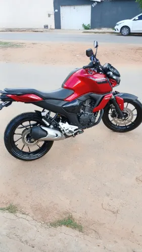 Vende essa moto yamaha fz15 11mil km rodados 2024