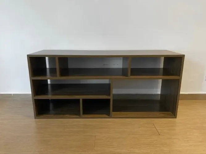 Rack 135cm 7 Nichos Madeira Maciça Para TV Até 50 Polegadas