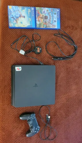 Playstation 4 500 Gb em ótimo estado, com controle e 2 jogos