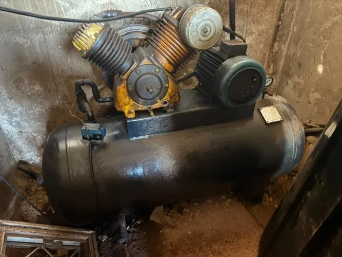 COMPRESSOR DE AR 40 PÉS - OTIMO ESTADO