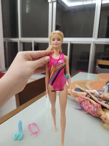 Barbie nadadora