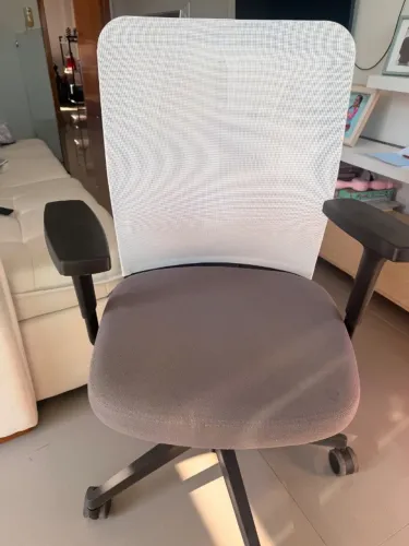 Cadeira de escritório ergonômica Flexform, com apoio lombar e braços