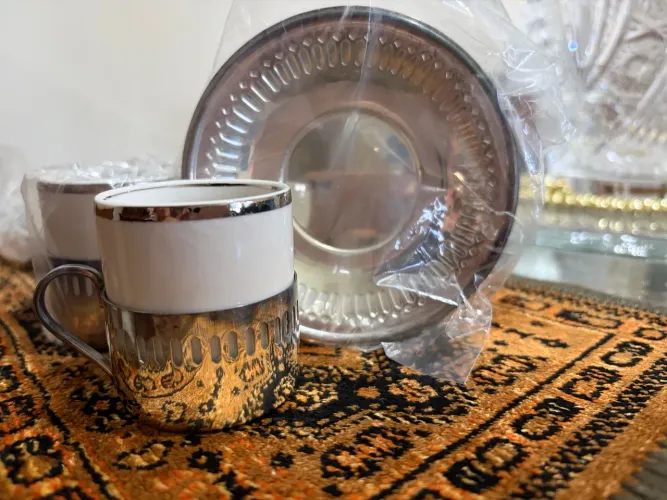 conjunto de xícaras porcelana e prata