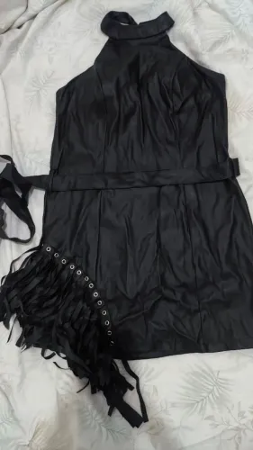 Vestido preto (couro sintético)