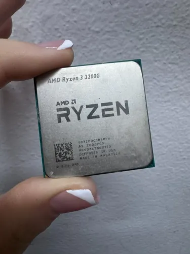 Processador AMD Ryzen 3 3200G com Vídeo Integrado Vega 8 (Soquete AM4) - (tenho 2 unidades