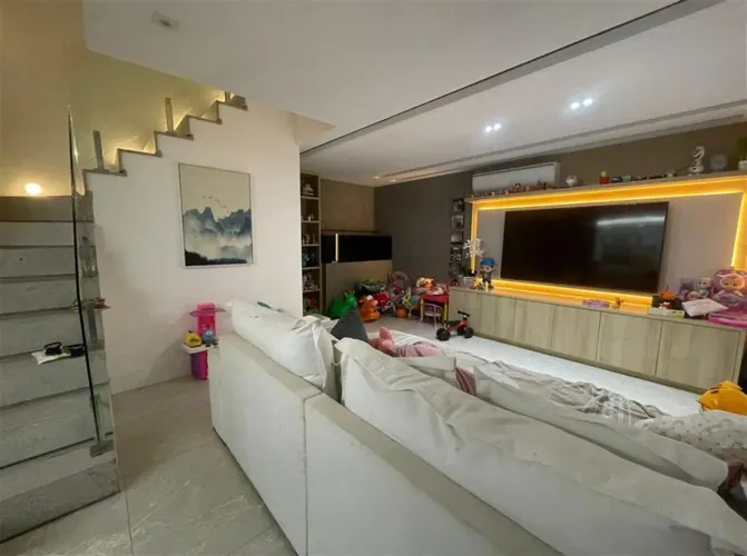 Vendo casa duplex em condomínio fechado te espera! Segurança, conforto e espaço para sua f