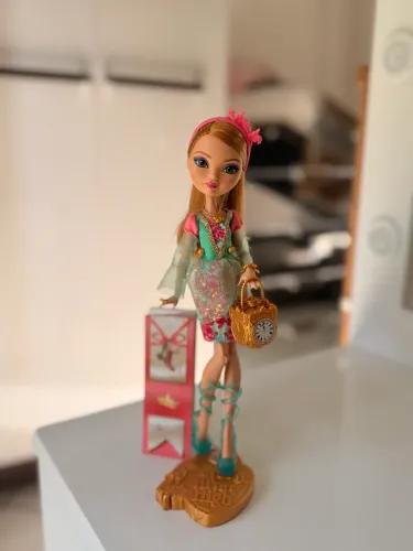 Boneca Ashlynn Ella Ever After High