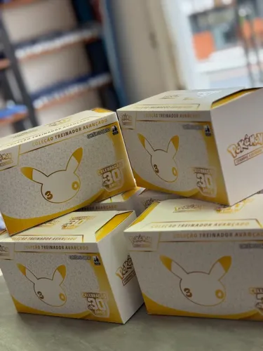 Pokémon 30 anos ETB BR