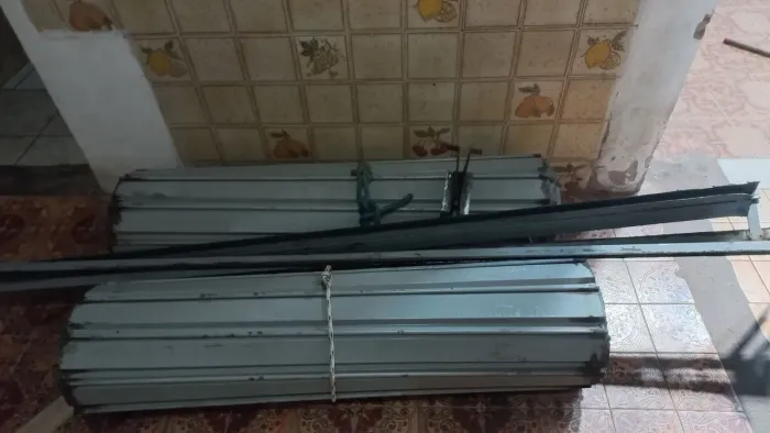 Vendo uma porta de rolo semi nova