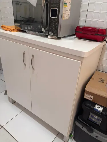 Vendo armário de cozinha de 02 portas
