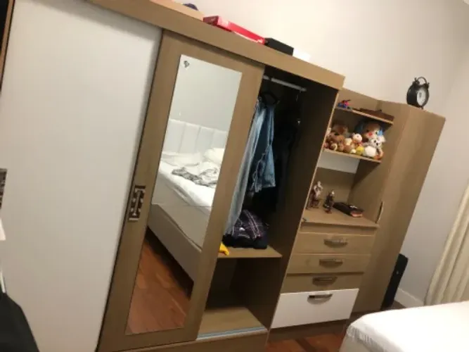 Guarda roupa solteiro com mesa