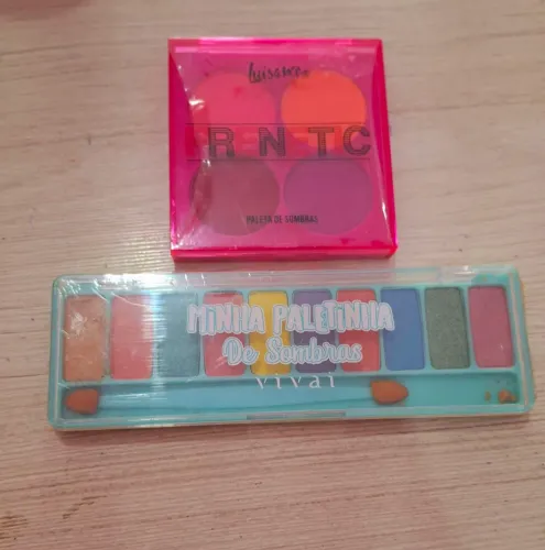 Kit paleta de sombras lacrado viva e luisance.